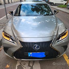 Lexus ES 300H  F SPORT CVT 
