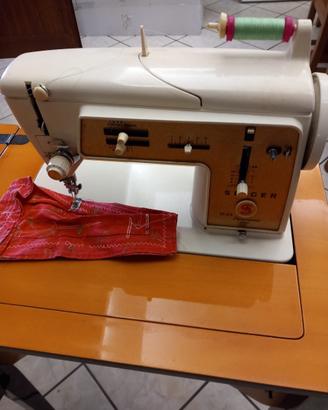 Macchina da cucire Singer anni 60