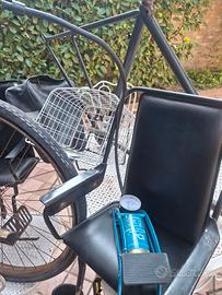 Lotto di vari pezzi di vecchie bici.