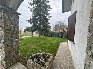 Villa di 130 m² con più di 5 locali a Stradella