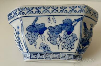 Vaso ceramica blu cinese uva farfalla Ben Rickert