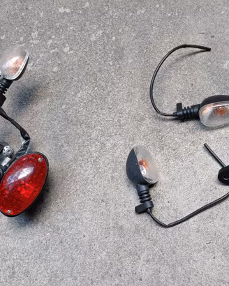 Ricambi Originali Moto Guzzi V9 V7 (Frecce e Stop)