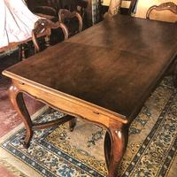 Tavolo in legno con prolunghe