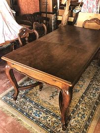 Tavolo in legno con prolunghe