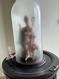 Campana di vetro con santo in cartapesta