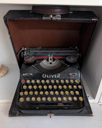 Macchina da scrivere portatile Oliver