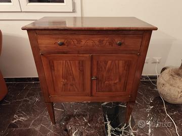 Mobiletto antico intarsiato