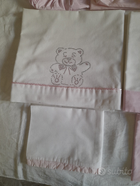 Lenzuolini e zanzariera per culletta e navicella