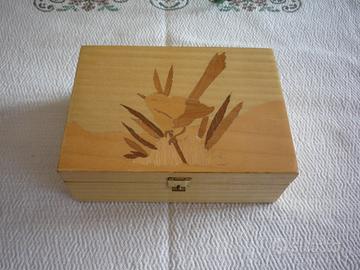 Scatola portaoggetti intarsiata