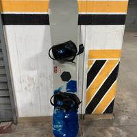Snowboard salomon 155 con attacchi come nuovi