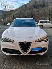 Stelvio Alfa Romeo 2022 160 cv Rosso Edizione