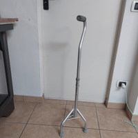Bastone tre piedi per anziani