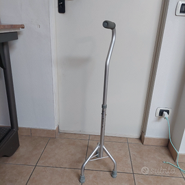 Bastone tre piedi per anziani