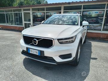 VOLVO XC40 D3 MOMENTUM "MANIACALE"