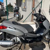 YAHAMA XMAX 250