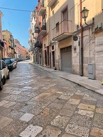 Locale via Municpio: ideale anche per box