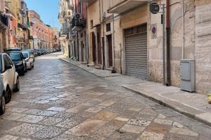 Locale via Municpio: ideale anche per box