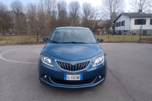 Lancia Ypsilon Gold plus  leggere descrizione