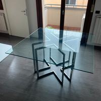 Tavolo in vetro e acciaio