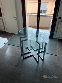 Tavolo in vetro e acciaio