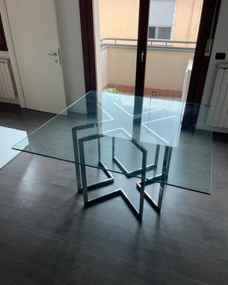 Tavolo in vetro e acciaio