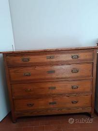 Cassettiera in larice e piano in marmo