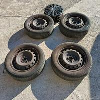 cerchi e borchie toyota yaris 1000 benzina 2009