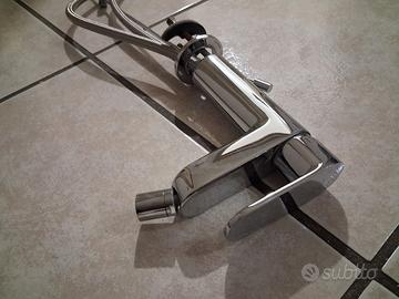 Serie tris di rubinetti miscelatori