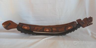 Scultura in legno di barca. Artigianato nigeriano