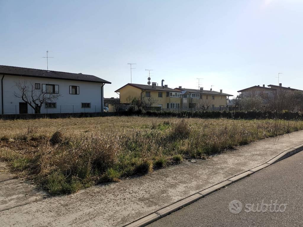 Terreno di 799 m² a Corno di Rosazzo - Altro