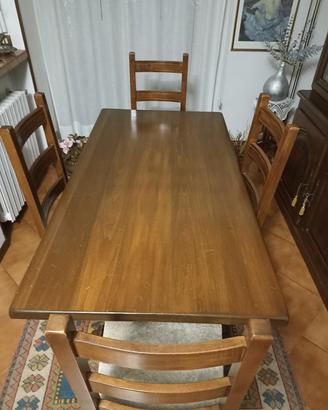 Tavolo con 4 Sedie e Vetrinetta