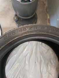 225/45 R18