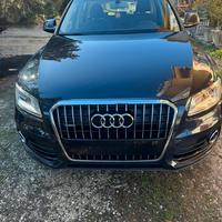 Audi Q5 blu Immatricolata 01/06/2016