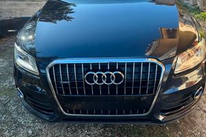 Audi Q5 blu Immatricolata 01/06/2016