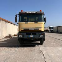 Iveco trakker 4 assi