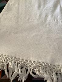 Copriletto matrimoniale vintage con frange