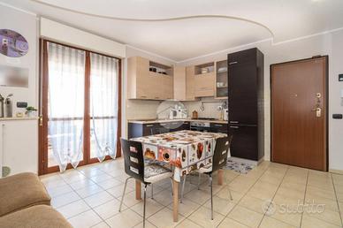 2 LOCALI A CASELLE TORINESE