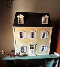 Casa delle bambole stile Vittoriano