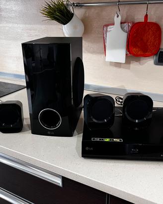 Blu-ray Disc™ Home Theater System
