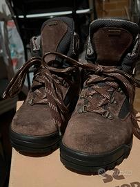 Scarponi da trekking n. 36,5