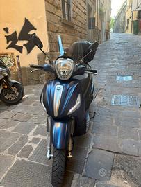 Beverly 300s