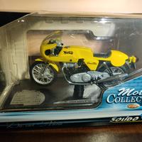 Norton Commando 750 Production Racer  - Solido 