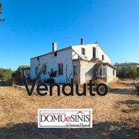 Casa con vasta area esterna