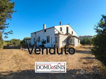 Casa con vasta area esterna