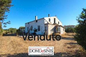 Casa con vasta area esterna