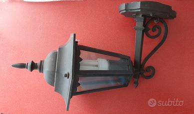 Lampada a muro per esterno