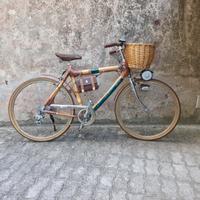 Bicicletta elettrica in bamboo e legno