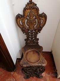 scranno in legno dorato