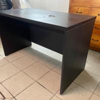 Scrivania Ikea Besta nera lucida