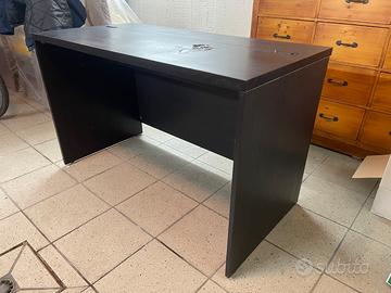 Scrivania Ikea Besta nera lucida